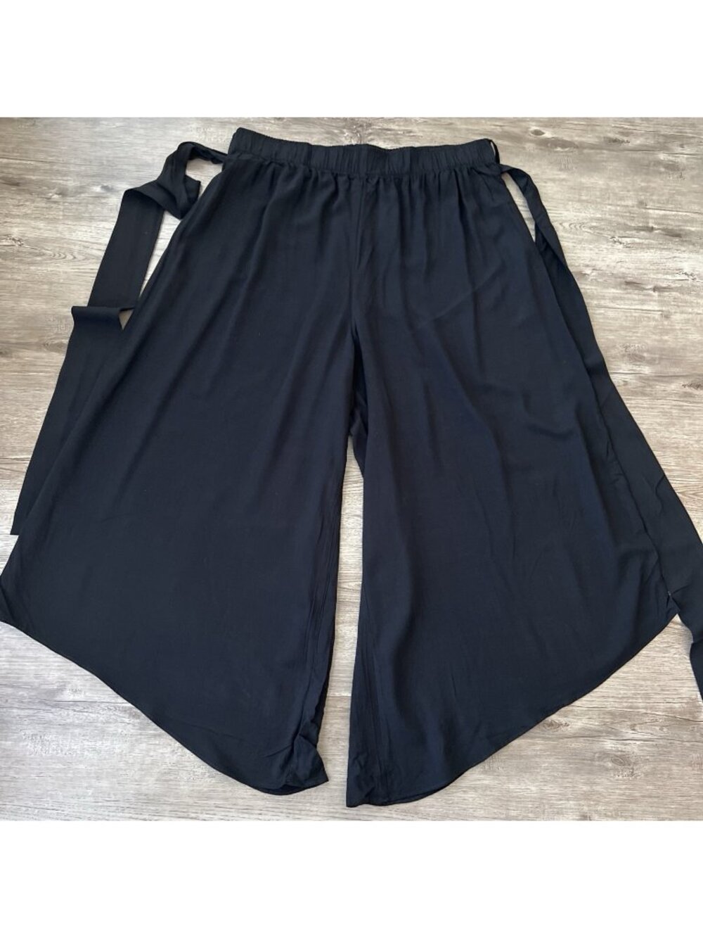 City Chic Island Wide Leg Cropped Pants‎ Womens 12 Black Belted NWT